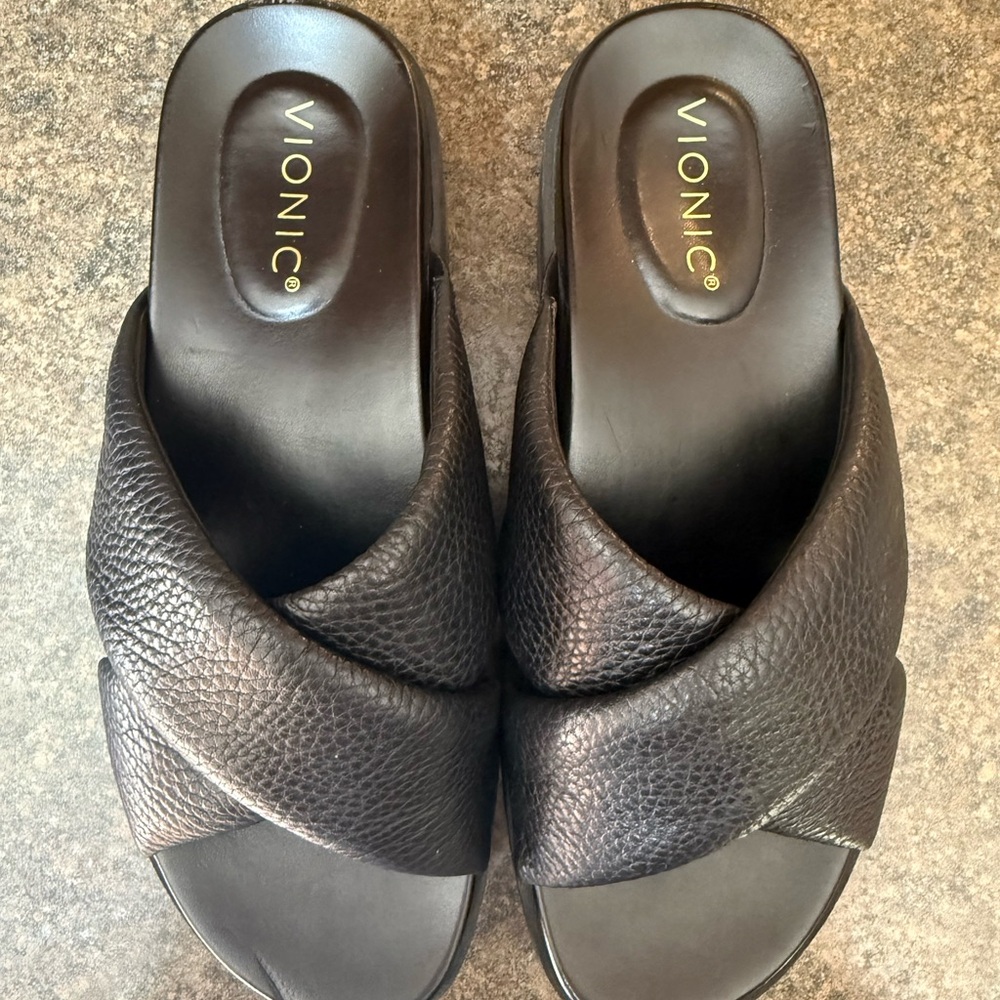 Vionic Black Crisscross Leather Slide Sandals